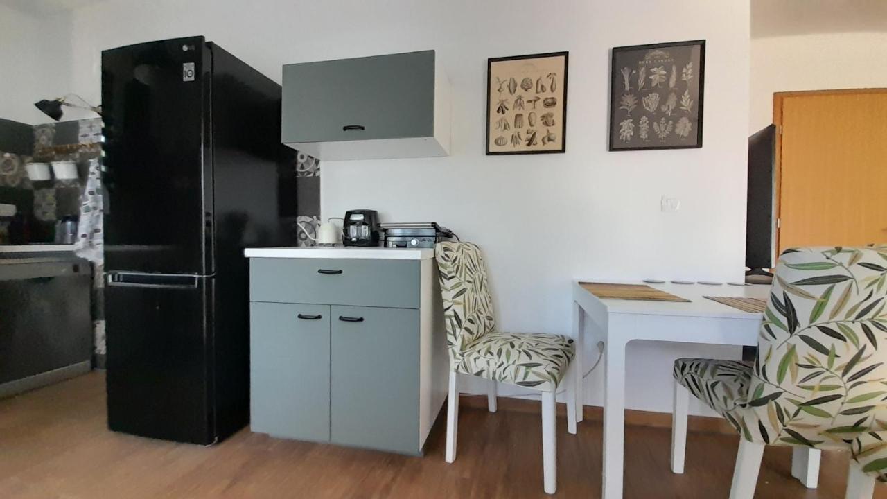 Apartments & Room Danijel Pinezici  Bagian luar foto